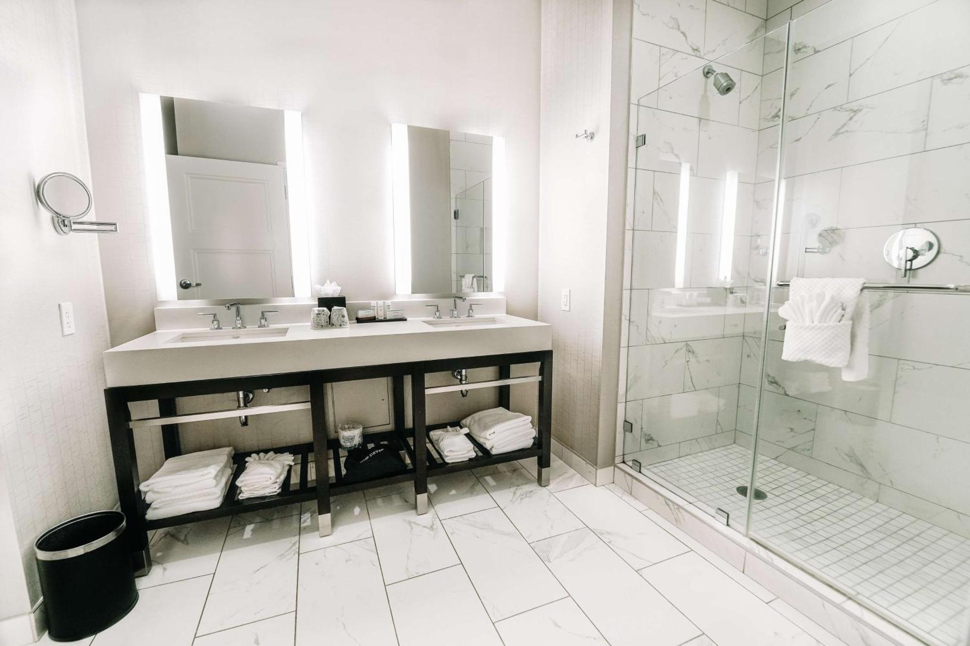 Queen Suite with Two Queen Beds- Hearing Accessible
